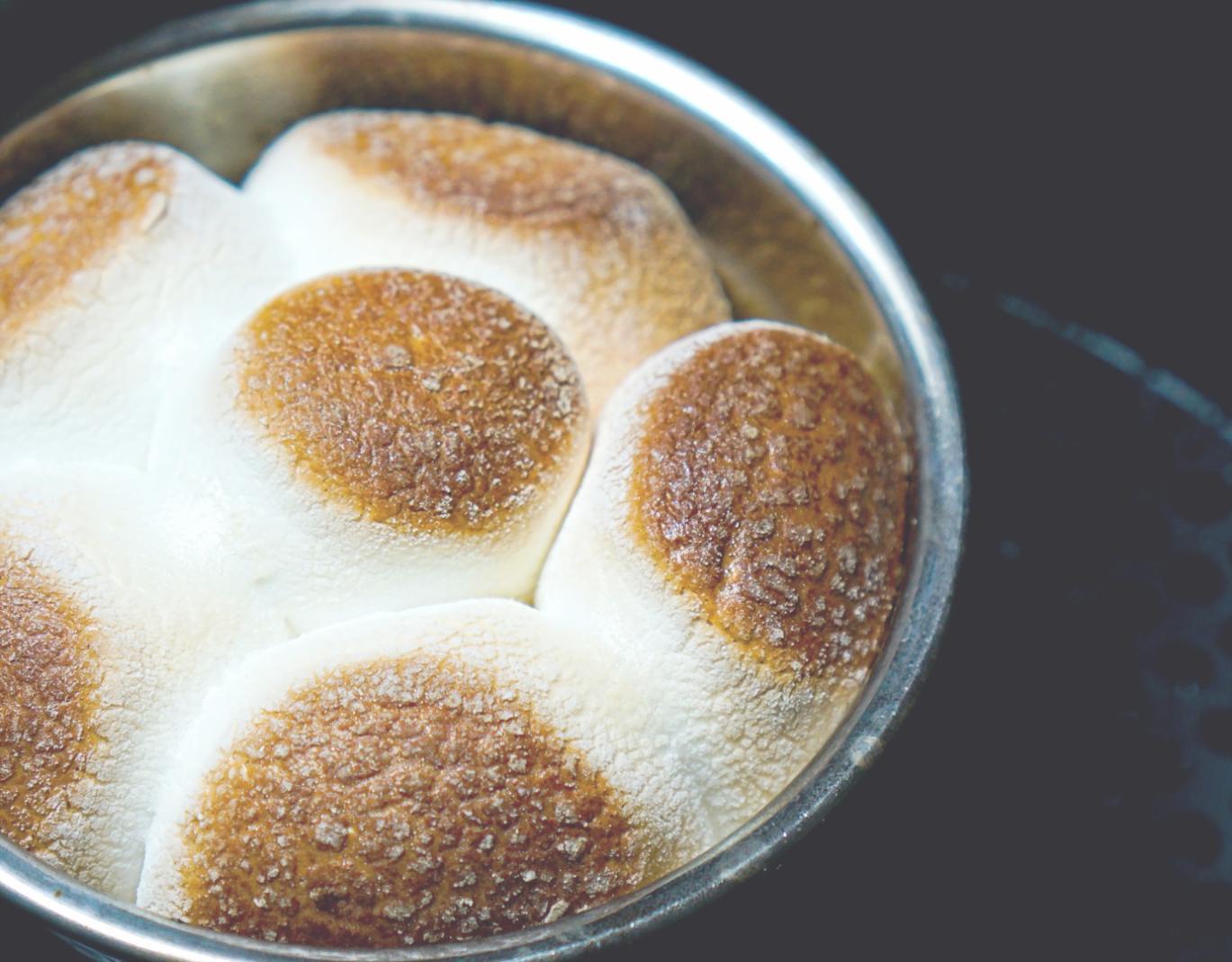 Préparation d'un plat traditionnel lors d'une session de formation